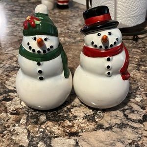 Mr. and Mrs. snowman salt and pepper shakers